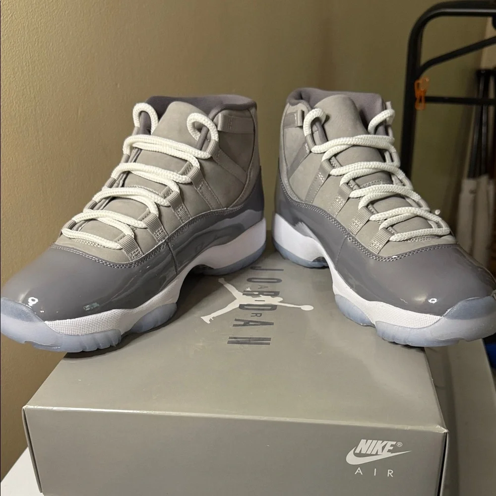 Jordan 11 Retro Grey - Picture 5 of 15